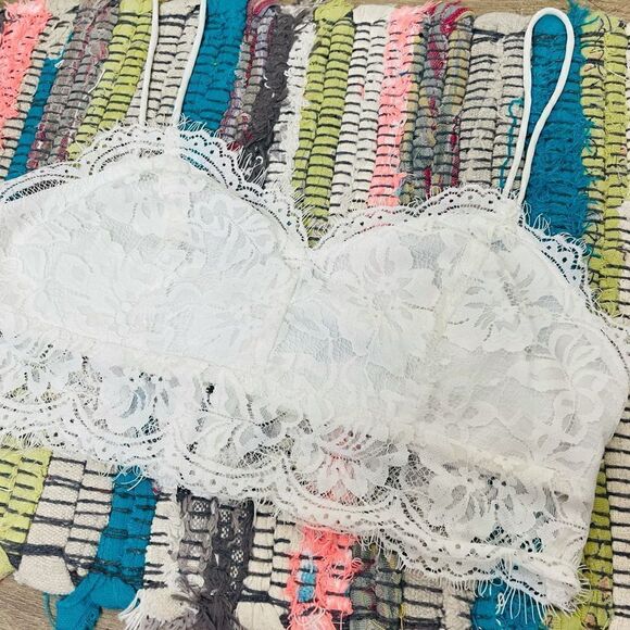 EUC Foreign Exchange White Lace Bralette Medium - Picture 1 of 7